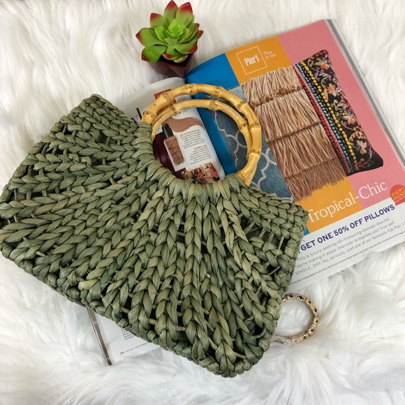 Vintage Handbags - Vintage Straw Handbag